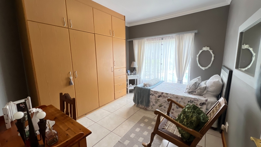 4 Bedroom Property for Sale in Langenhovenpark Free State